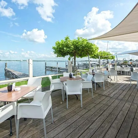 Modern Houseboat With Roof Terrace, On Uitgeestermeer Botel