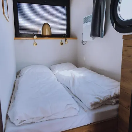 Modern Houseboat With Roof Terrace, On Uitgeestermeer Botel