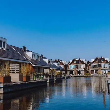 Modern Houseboat With Roof Terrace, On Uitgeestermeer Botel